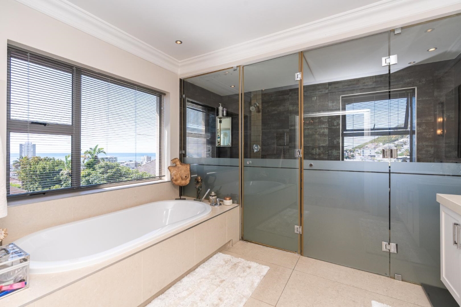 4 Bedroom Property for Sale in Fresnaye Western Cape